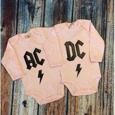 LOT DE 2 BODIES " AC...DC " manches au choix Par2cmieux