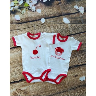 LOT DE 2 BODIES " La cerise sur le gâteau " manches courtes Par2cmieux