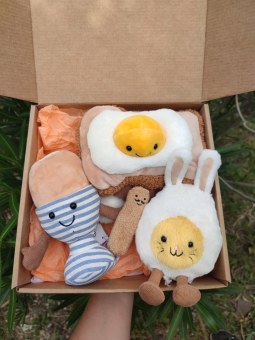 BOX EGGS PELUCHE JELLYCAT